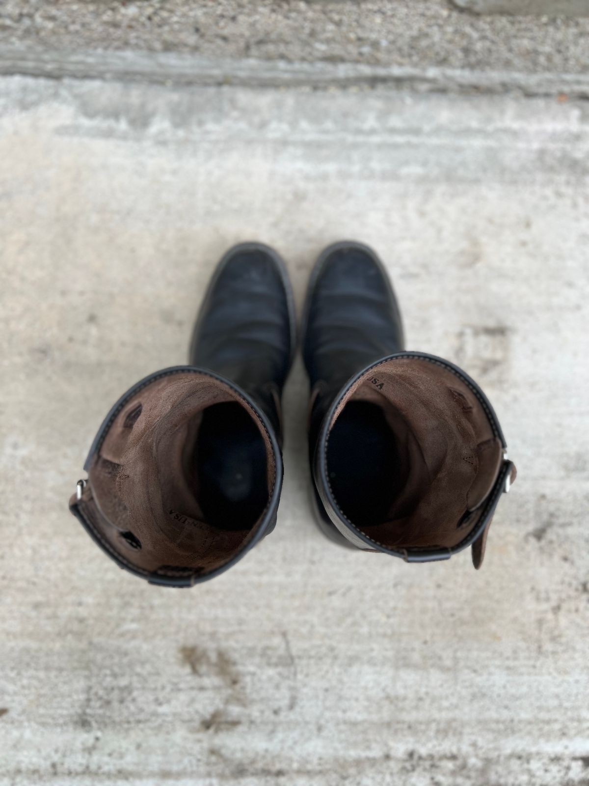 Photo by twigglekitty73 on November 3, 2023 of the Wesco Mister Lou in Horween Black Chromexcel Horsehide.