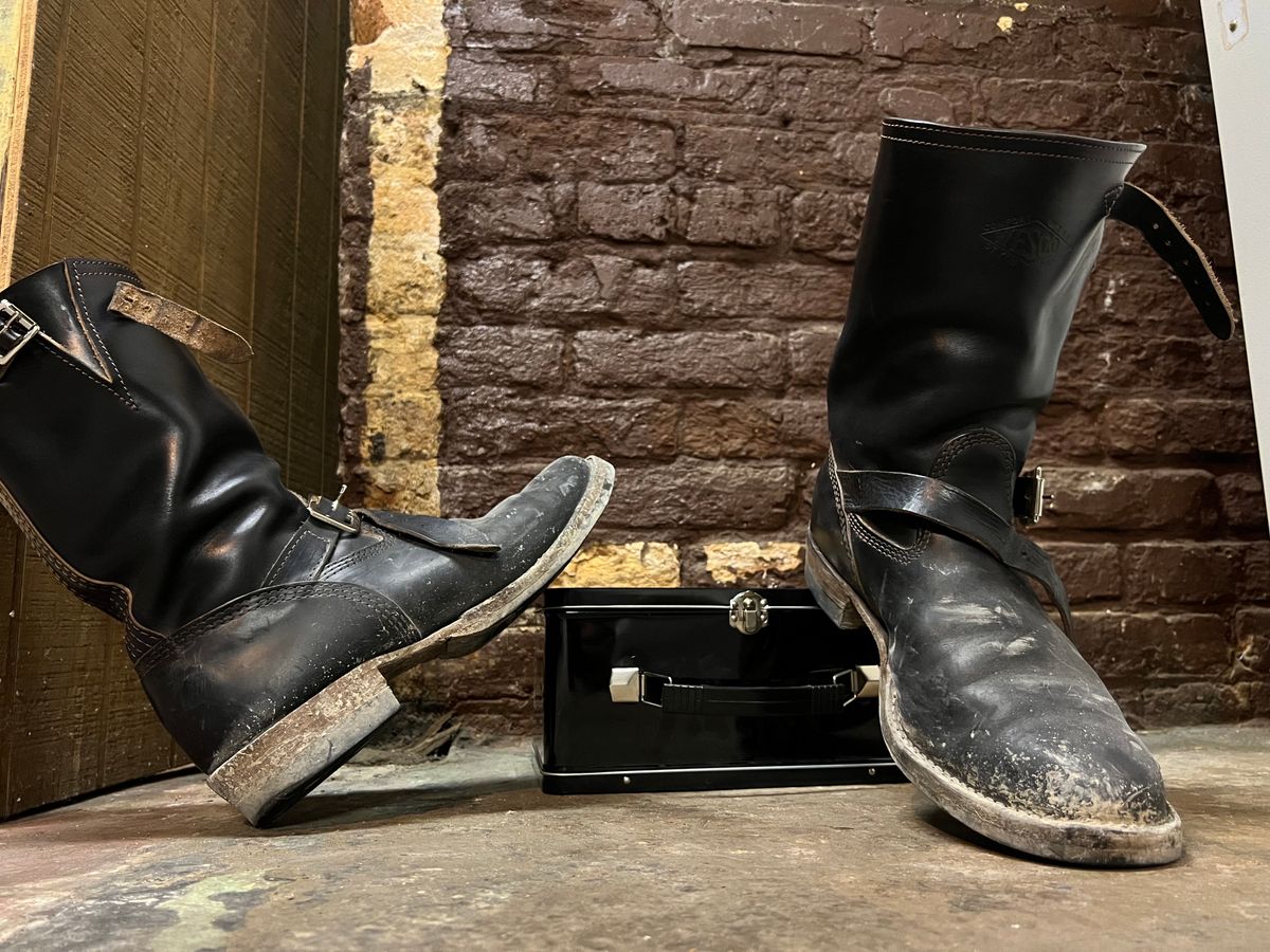 Photo by twigglekitty73 on January 1, 2024 of the Wesco Mister Lou in Horween Black Chromexcel Horsehide.