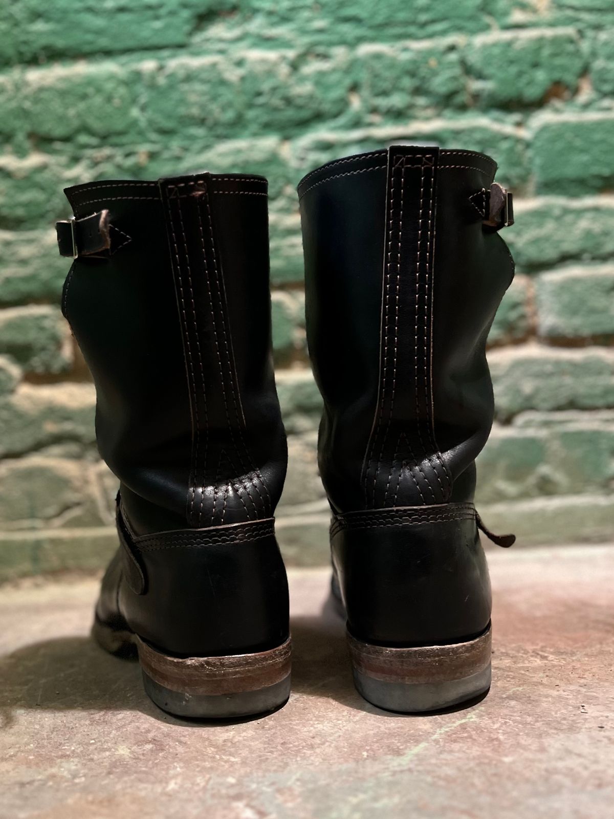 Photo by twigglekitty73 on January 1, 2024 of the Wesco Mister Lou in Horween Black Chromexcel Horsehide.