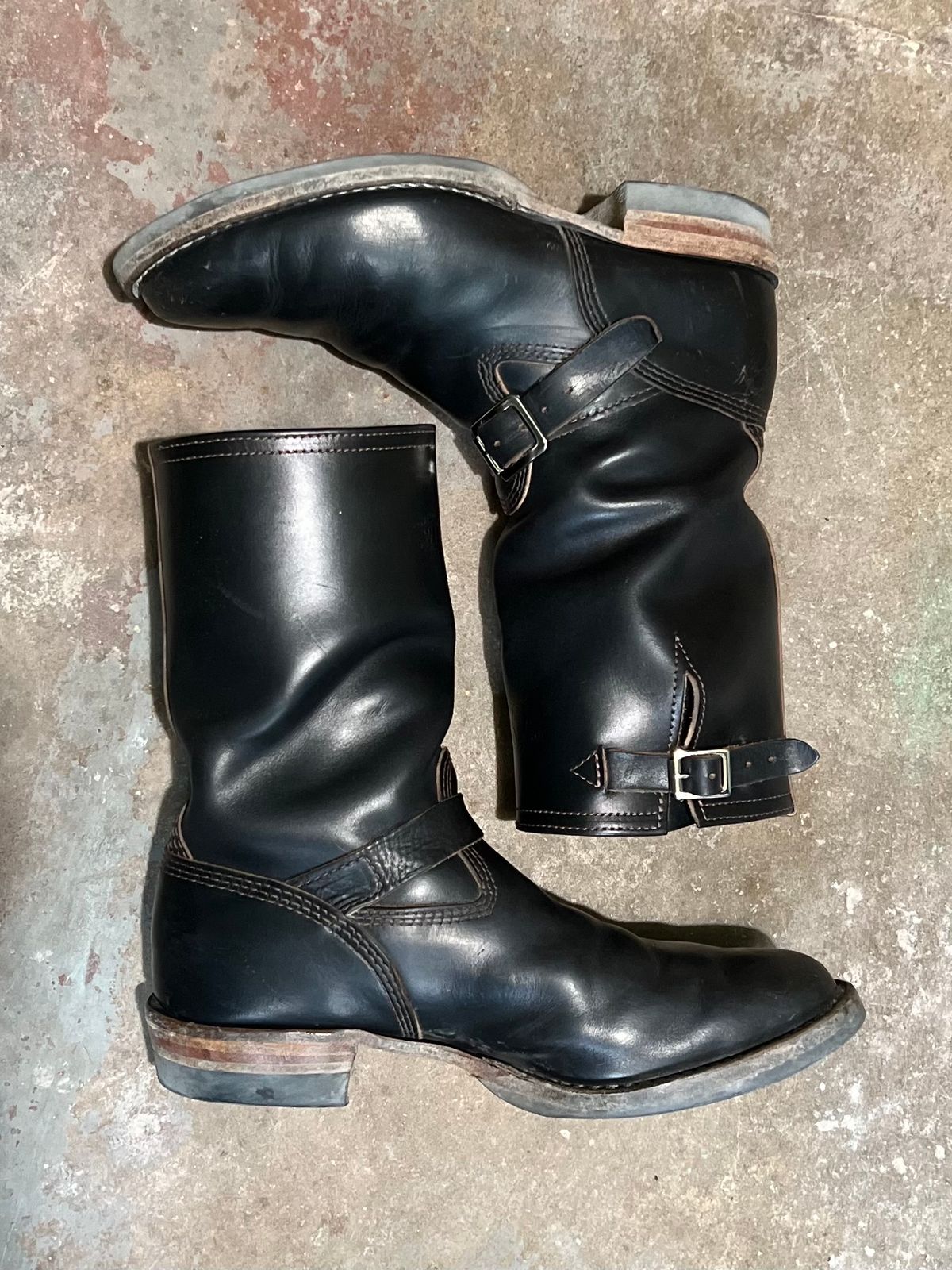 Photo by twigglekitty73 on January 1, 2024 of the Wesco Mister Lou in Horween Black Chromexcel Horsehide.