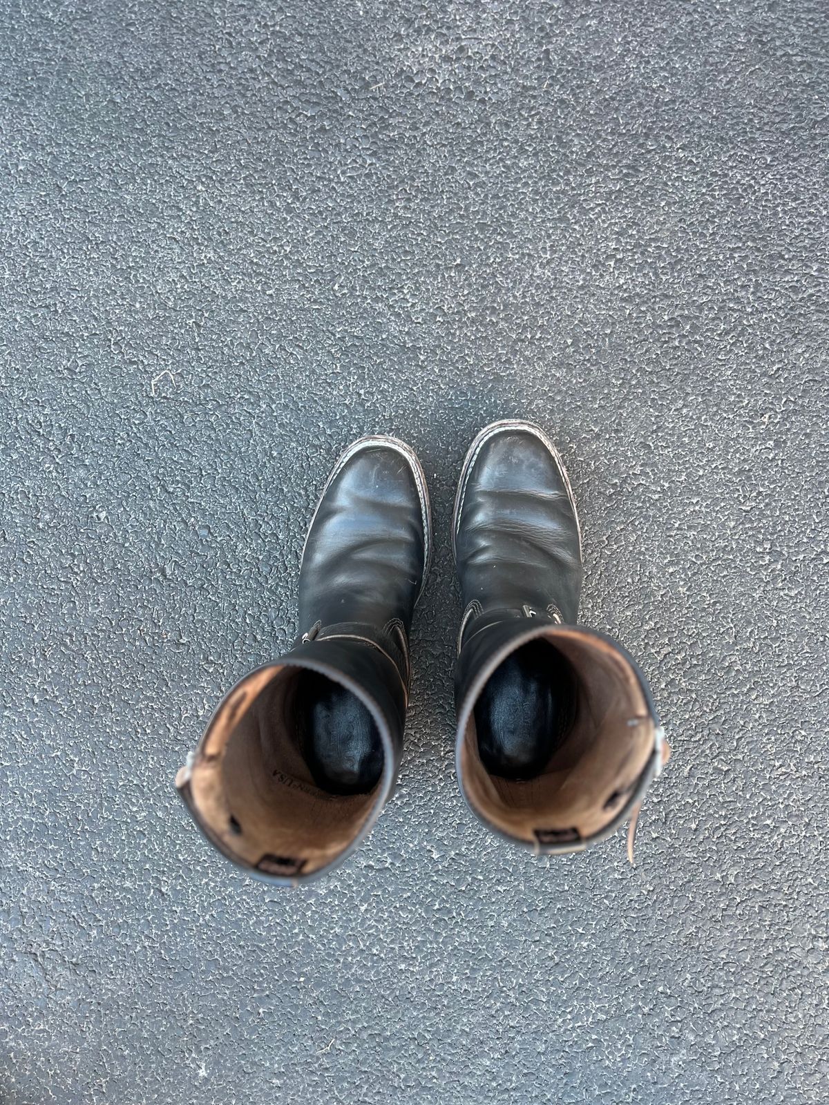 Photo by twigglekitty73 on February 2, 2024 of the Wesco Mister Lou in Horween Black Chromexcel Horsehide.