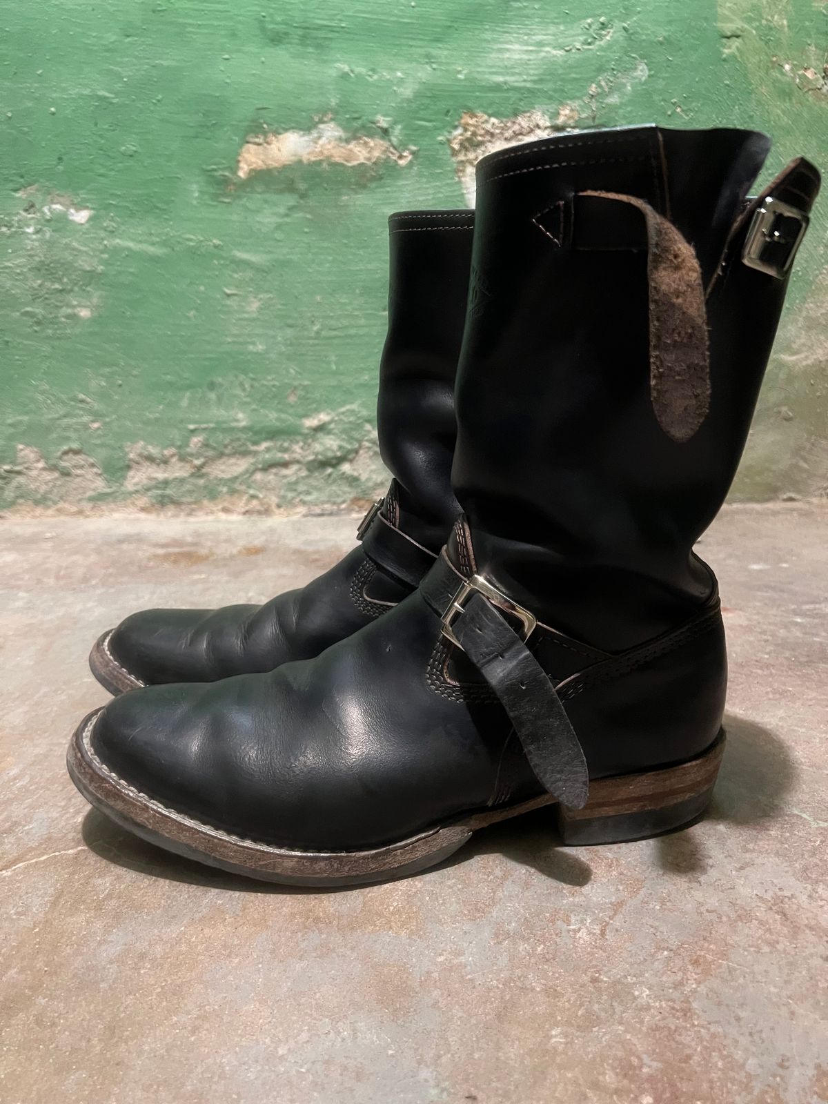 Photo by twigglekitty73 on March 2, 2024 of the Wesco Mister Lou in Horween Black Chromexcel Horsehide.