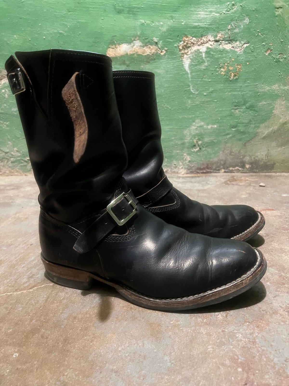 Photo by twigglekitty73 on March 2, 2024 of the Wesco Mister Lou in Horween Black Chromexcel Horsehide.