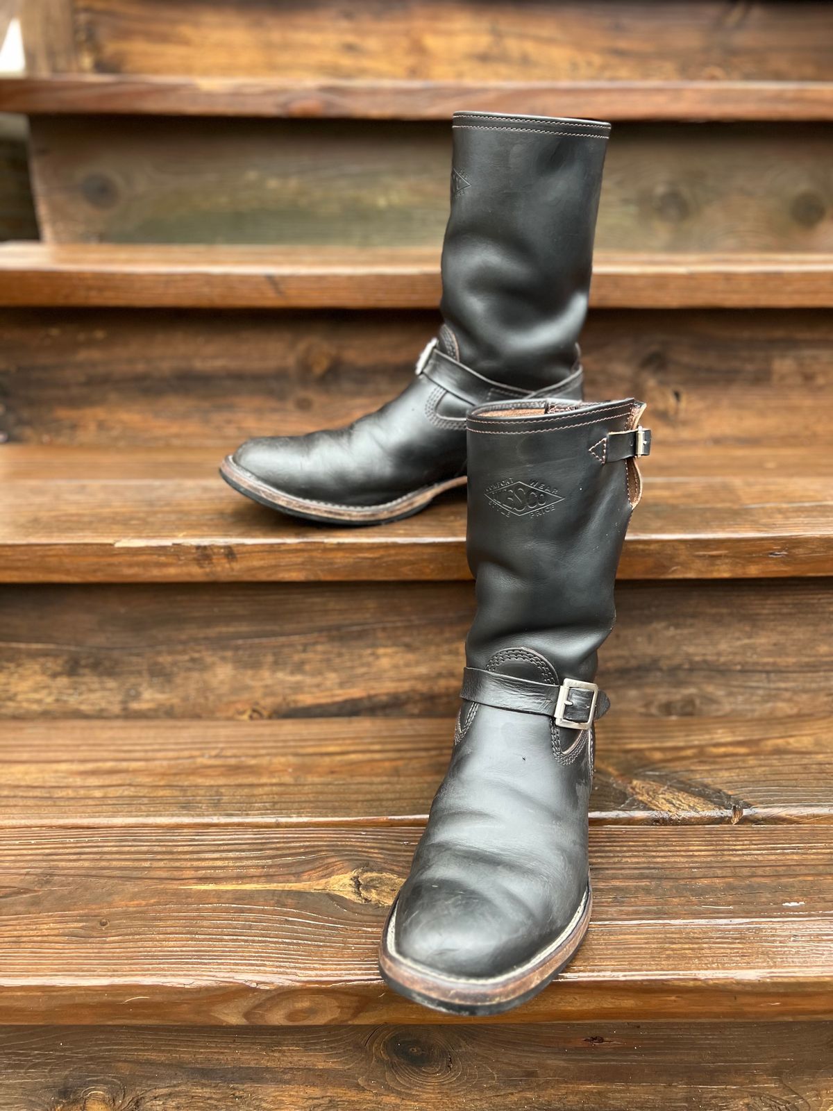 Photo by twigglekitty73 on April 1, 2024 of the Wesco Mister Lou in Horween Black Chromexcel Horsehide.