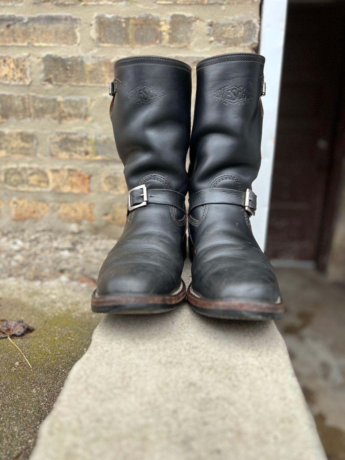 Photo by twigglekitty73 on April 1, 2024 of the Wesco Mister Lou in Horween Black Chromexcel Horsehide.