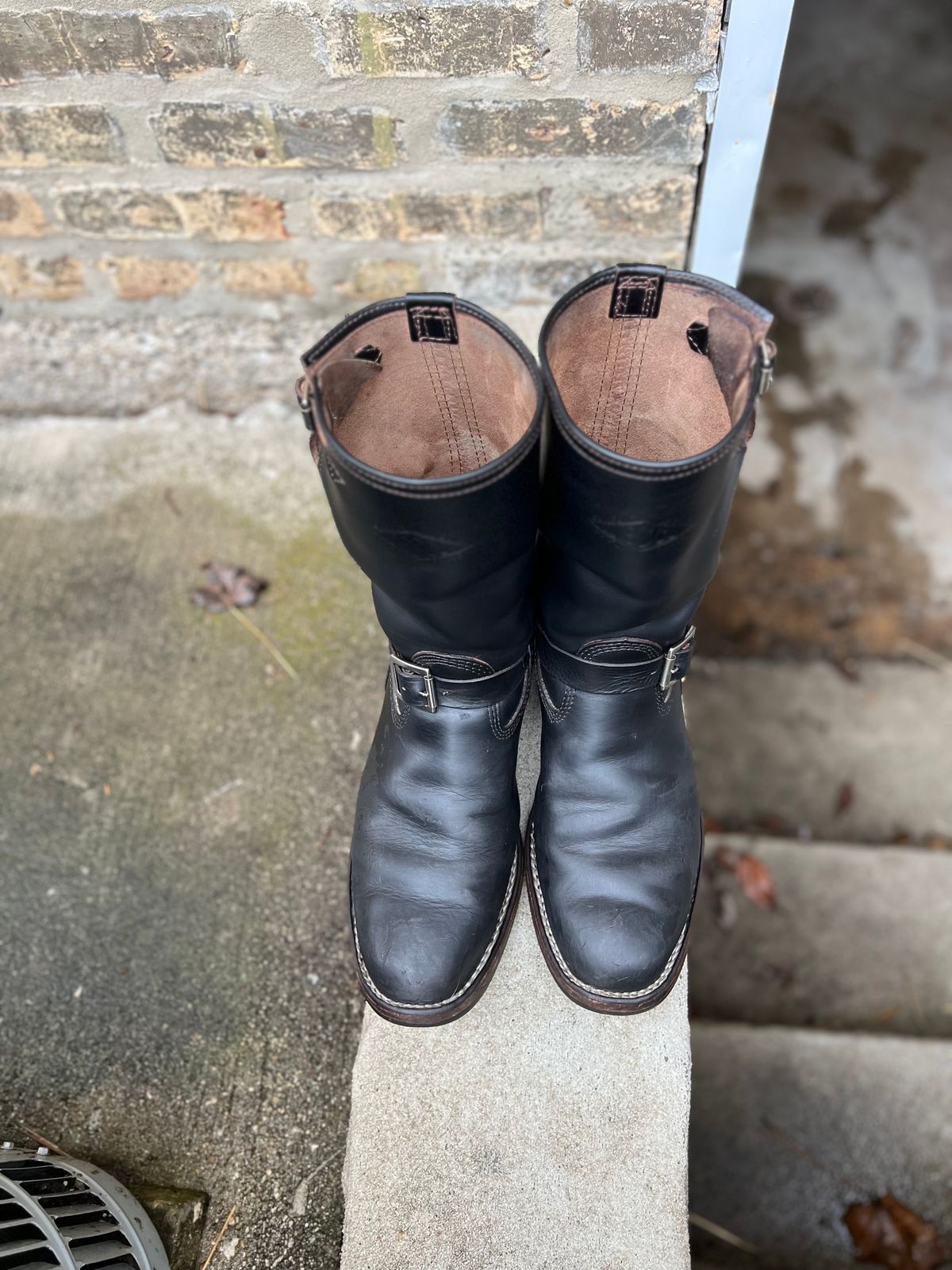 Photo by twigglekitty73 on April 1, 2024 of the Wesco Mister Lou in Horween Black Chromexcel Horsehide.