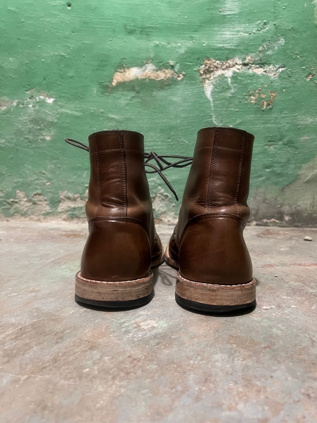 Photo by twigglekitty73 on March 2, 2024 of the Oak Street Bootmakers Trench Boot in Horween Natural Chromexcel.