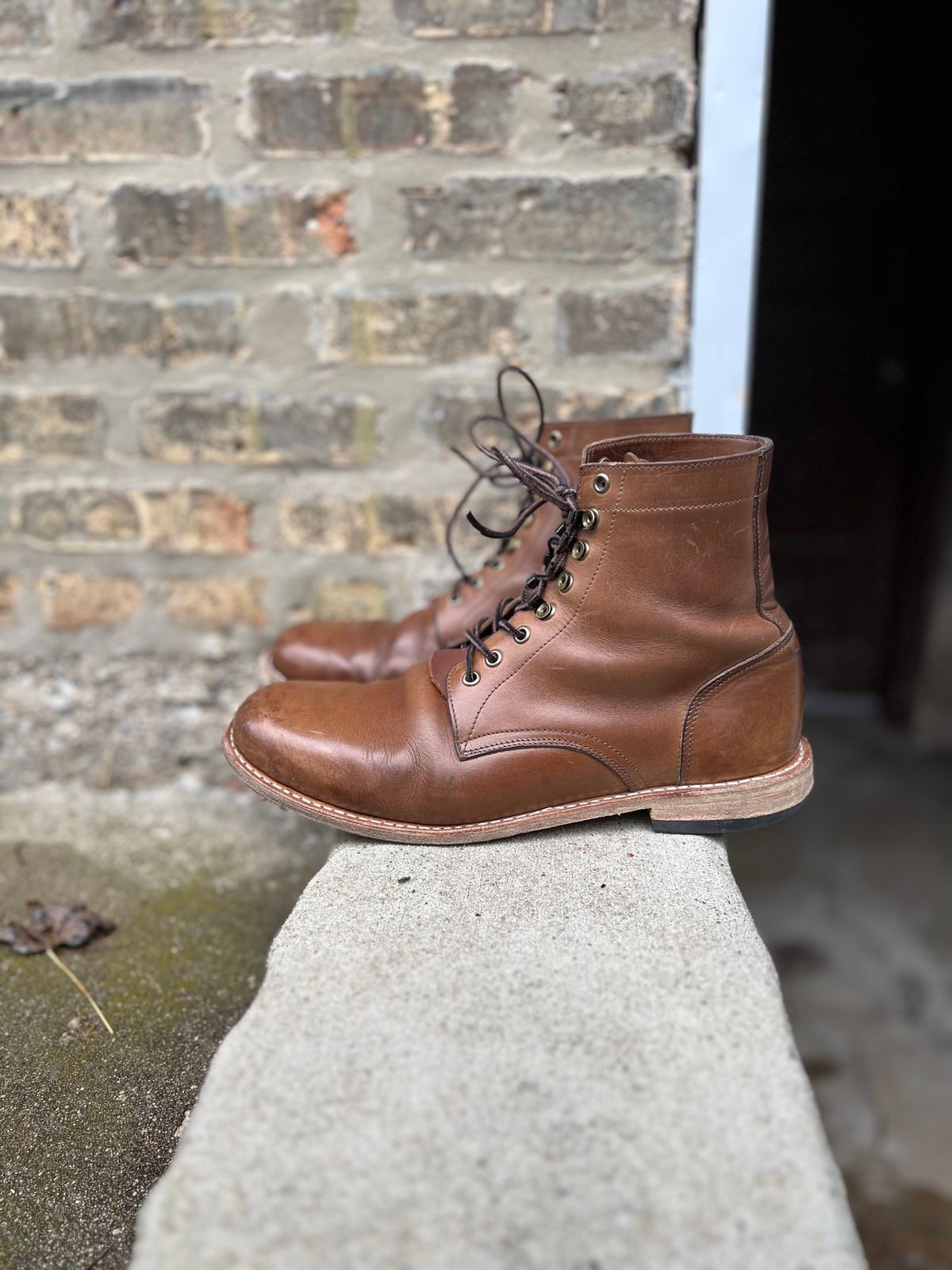 Photo by twigglekitty73 on April 1, 2024 of the Oak Street Bootmakers Trench Boot in Horween Natural Chromexcel.