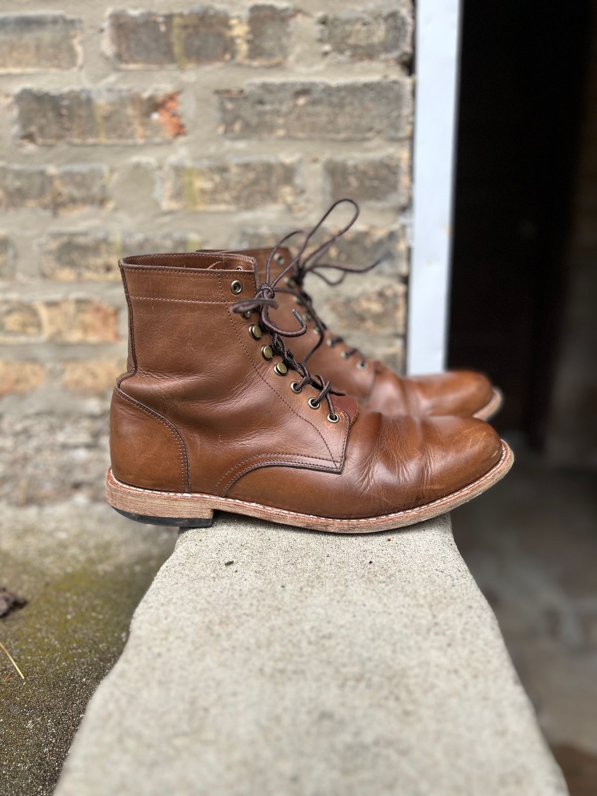 Photo by twigglekitty73 on April 1, 2024 of the Oak Street Bootmakers Trench Boot in Horween Natural Chromexcel.