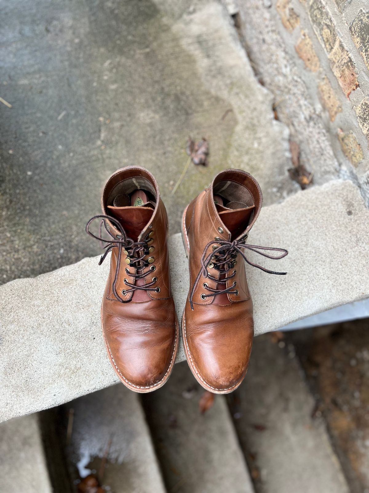 Photo by twigglekitty73 on April 1, 2024 of the Oak Street Bootmakers Trench Boot in Horween Natural Chromexcel.