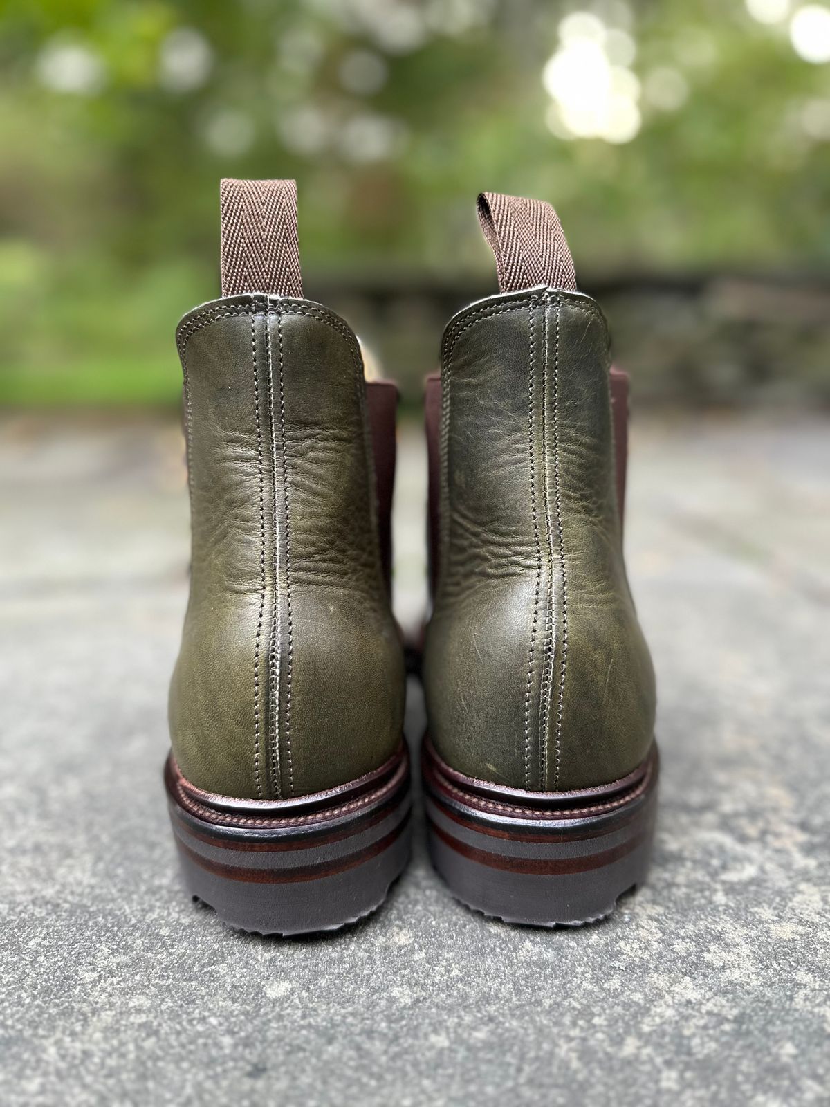 Photo by farinastella on October 3, 2022 of the Viberg Chelsea in Horween Olive Chromepak.
