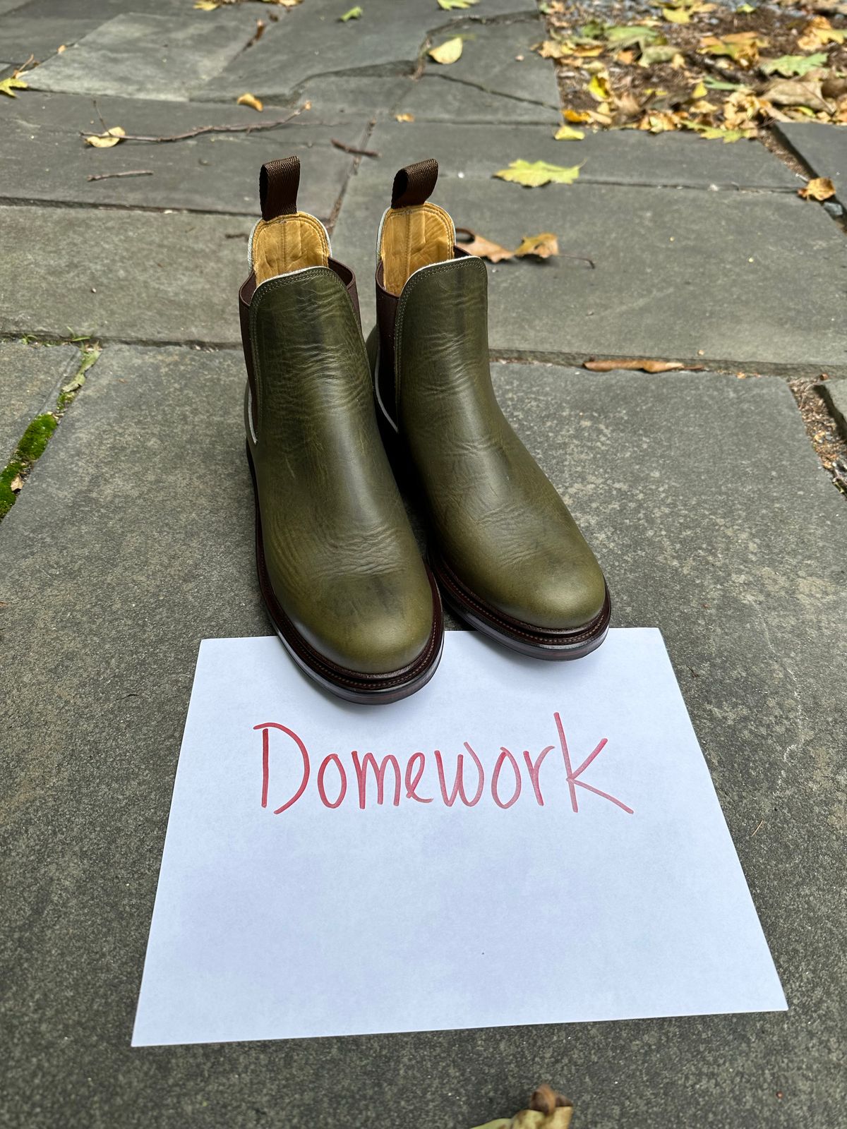 Photo by farinastella on October 3, 2022 of the Viberg Chelsea in Horween Olive Chromepak.