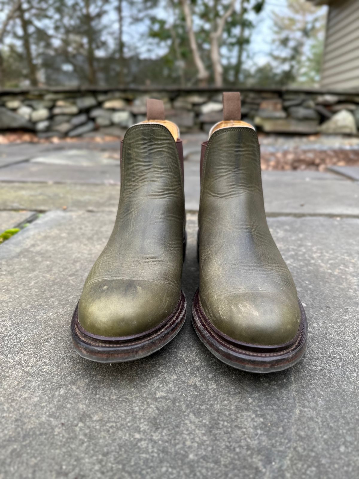 Photo by farinastella on January 5, 2023 of the Viberg Chelsea in Horween Olive Chromepak.