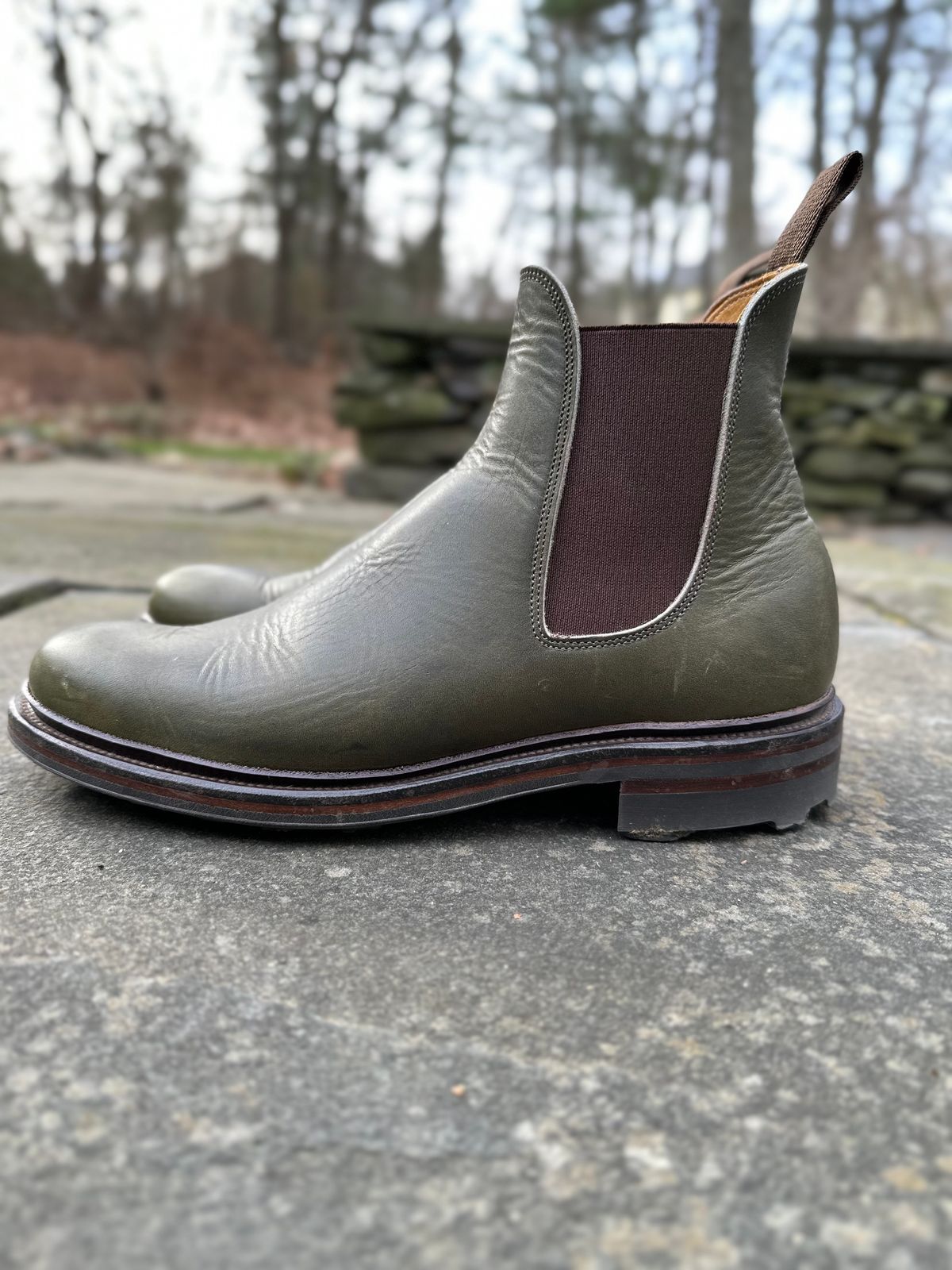 Photo by farinastella on January 5, 2023 of the Viberg Chelsea in Horween Olive Chromepak.