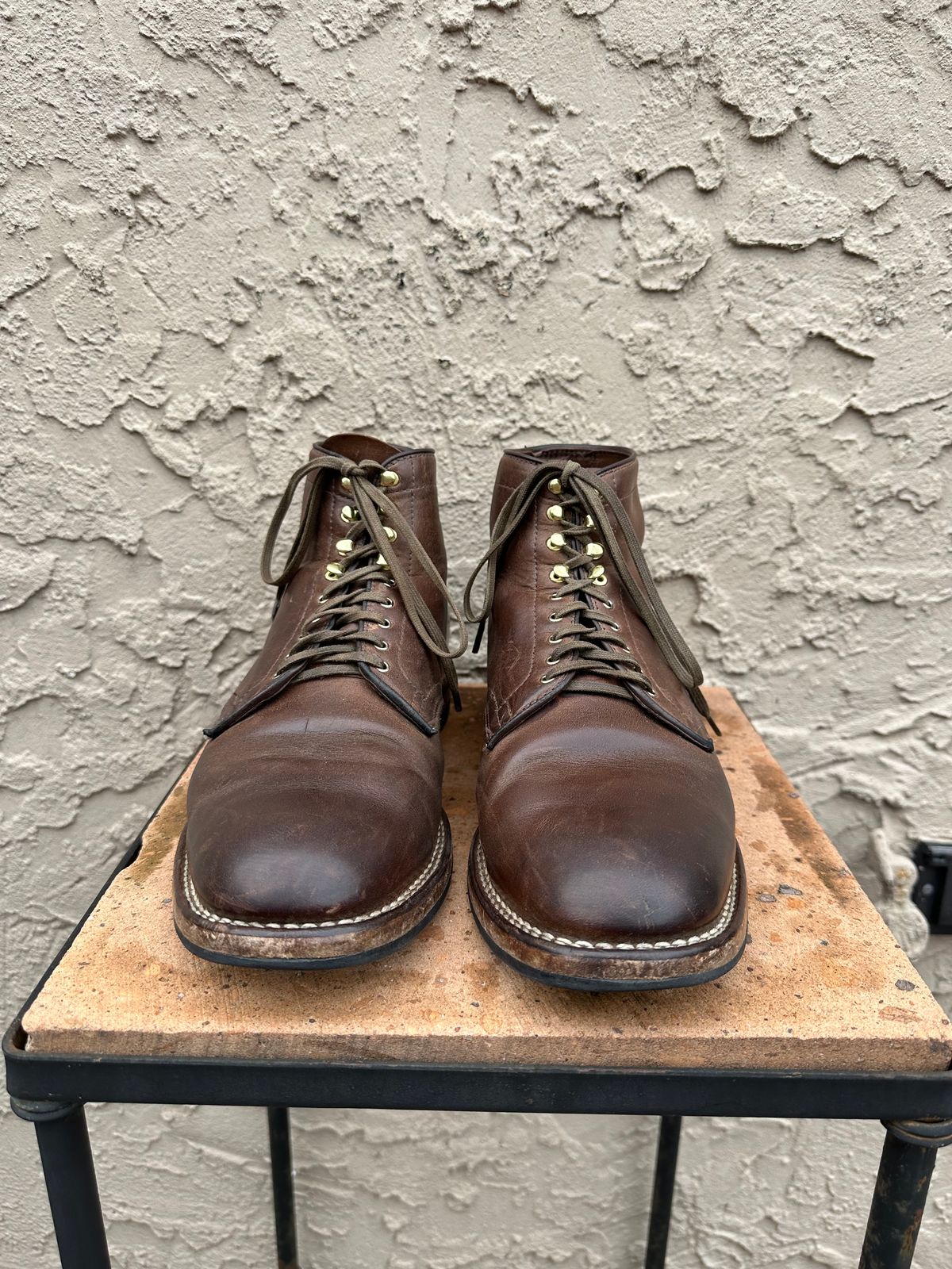 Photo by AGold on March 2, 2023 of the Viberg Service Boot in Horween Natural Chromexcel.