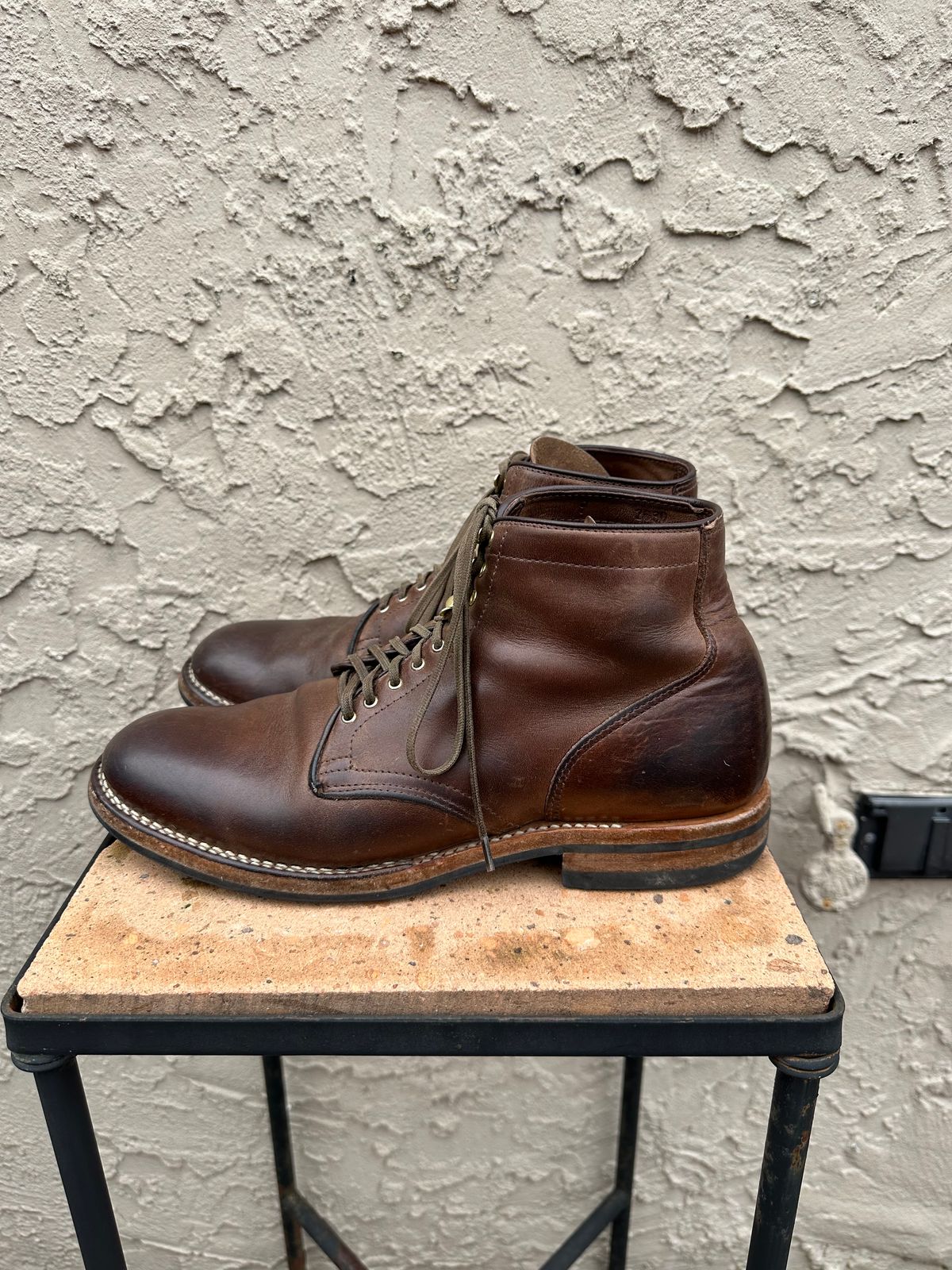 Photo by AGold on March 2, 2023 of the Viberg Service Boot in Horween Natural Chromexcel.