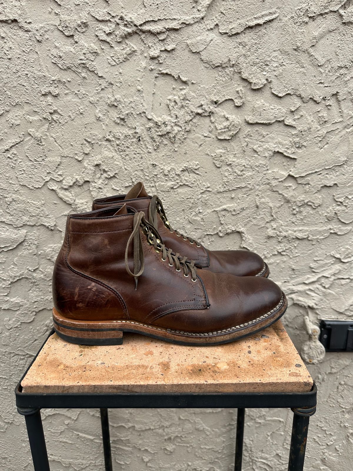 Photo by AGold on March 2, 2023 of the Viberg Service Boot in Horween Natural Chromexcel.