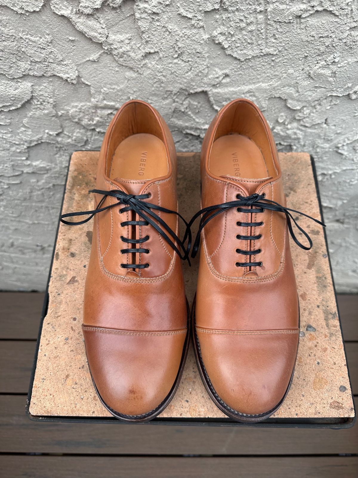 Photo by AGold on October 4, 2022 of the Viberg Bastion Oxford in Horween Natural Shell Cordovan.