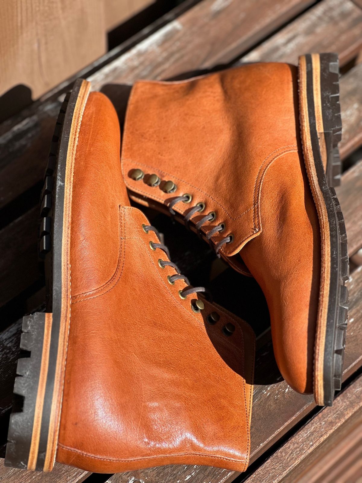 Photo by AGold on October 5, 2023 of the Grant Stone Edward Boot in Incas Rust Kangaroo.