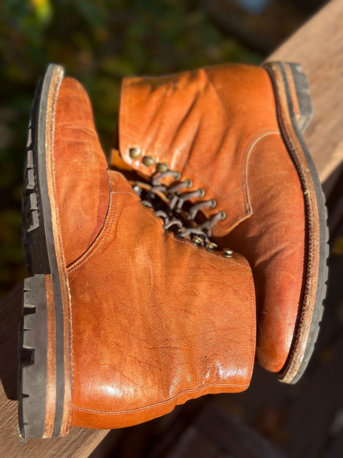 Photo by AGold on November 1, 2023 of the Grant Stone Edward Boot in Incas Rust Kangaroo.