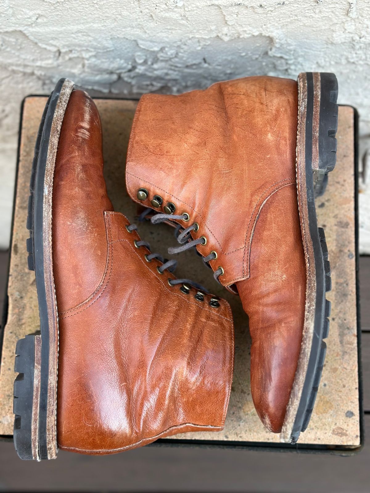 Photo by AGold on January 5, 2024 of the Grant Stone Edward Boot in Incas Rust Kangaroo.
