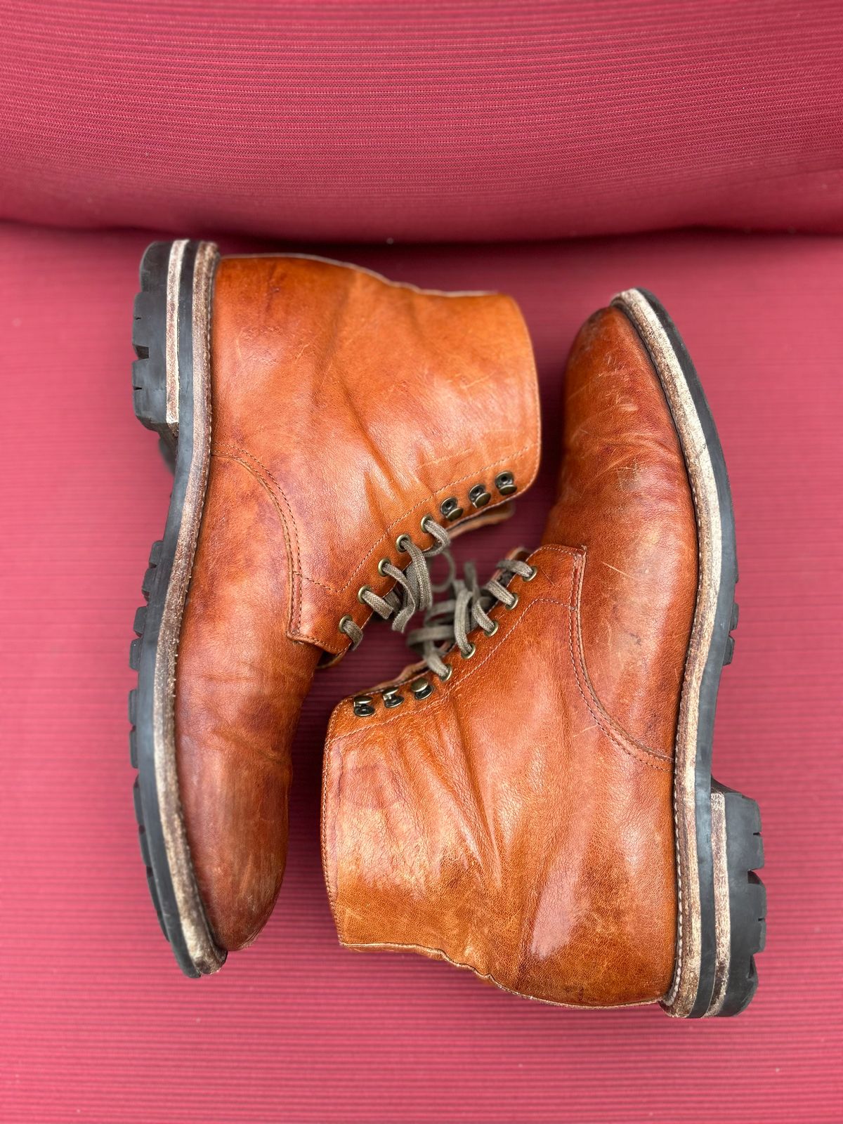 Photo by AGold on March 4, 2024 of the Grant Stone Edward Boot in Incas Rust Kangaroo.
