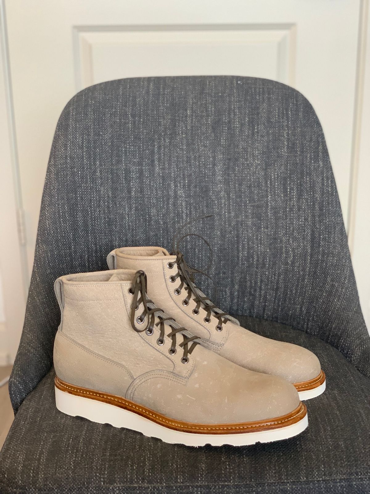 Photo by lonewolfpacman on November 1, 2023 of the Viberg Scout Boot in C.F. Stead Nomad Bokhara Nubuck.