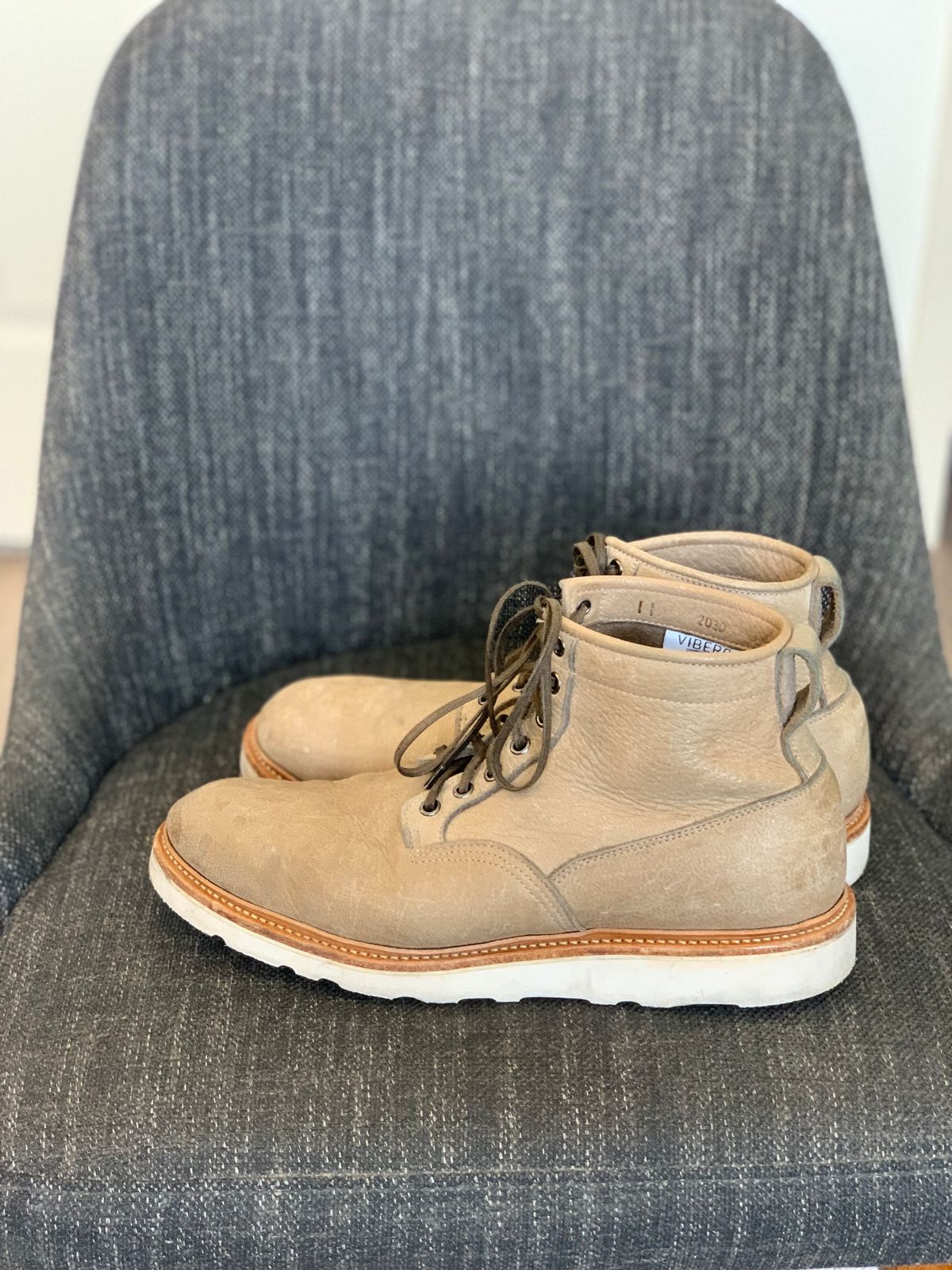 Photo by lonewolfpacman on January 4, 2024 of the Viberg Scout Boot in C.F. Stead Nomad Bokhara Nubuck.