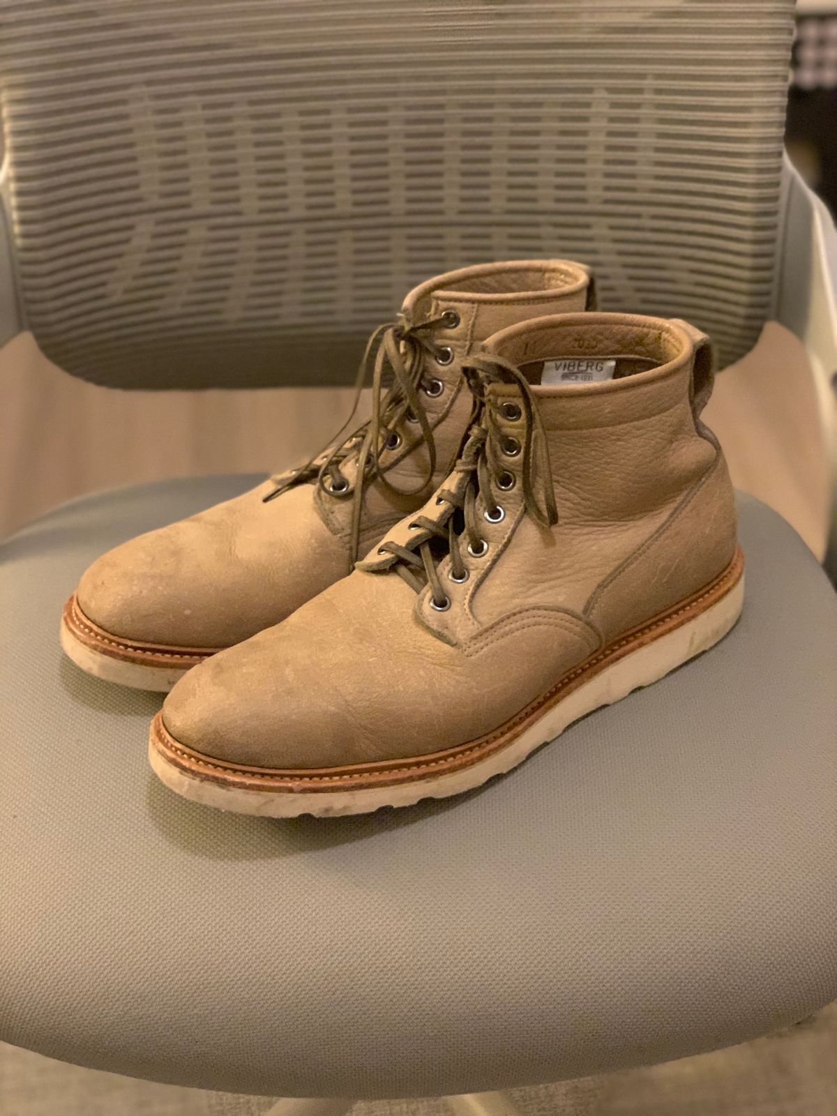 Photo by lonewolfpacman on February 6, 2024 of the Viberg Scout Boot in C.F. Stead Nomad Bokhara Nubuck.