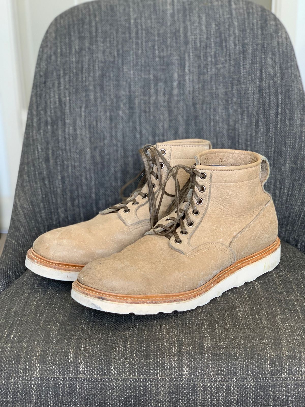 Photo by lonewolfpacman on March 5, 2024 of the Viberg Scout Boot in C.F. Stead Nomad Bokhara Nubuck.