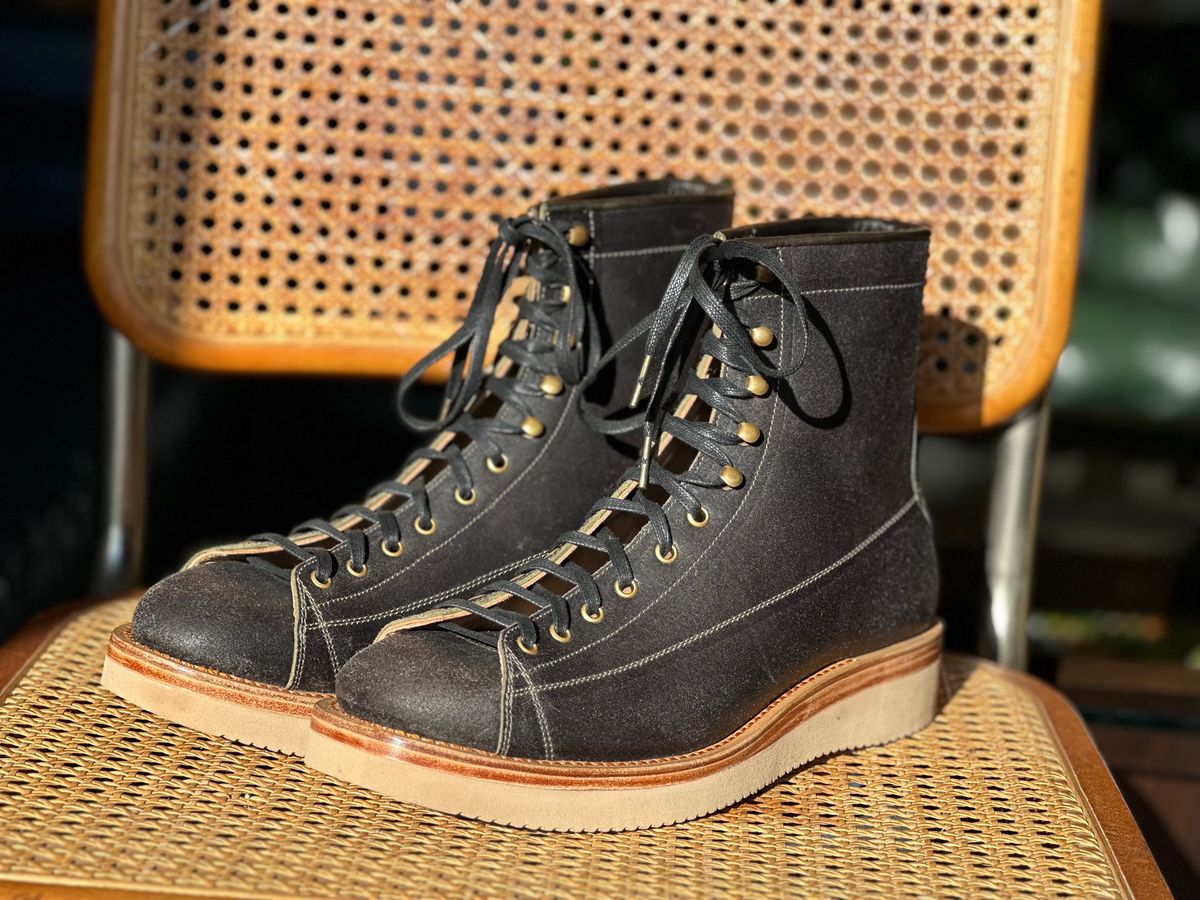 Photo by lonewolfpacman on October 4, 2023 of the Sagara Cordmaster in Badalassi Carlo Oliva Minerva Reverse Overdyed Black.