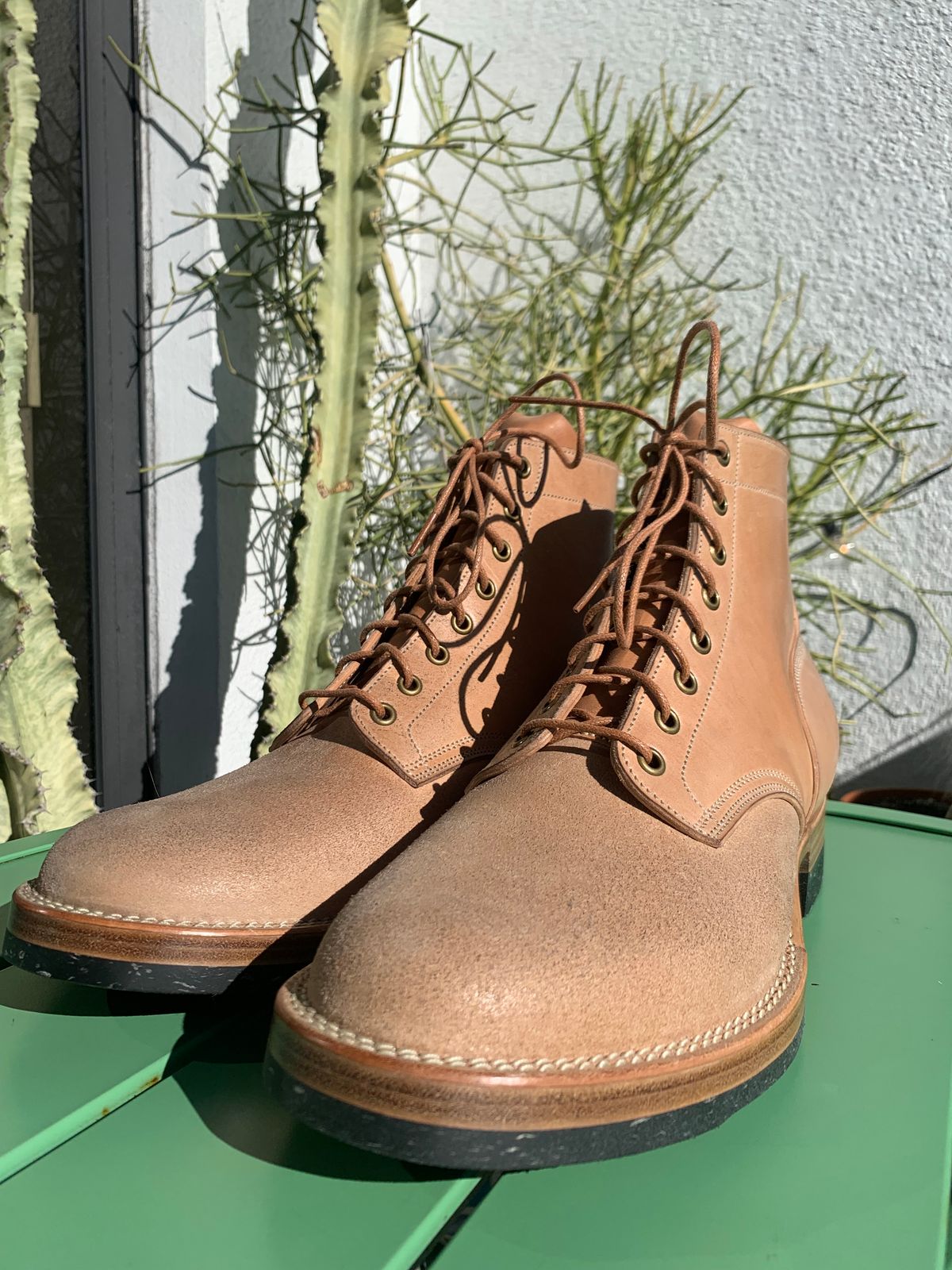 Photo by lonewolfpacman on October 1, 2025 of the Onderhoud SVC01 Boondocker in Maryam Natural Waxed Reverse Horsebutt.