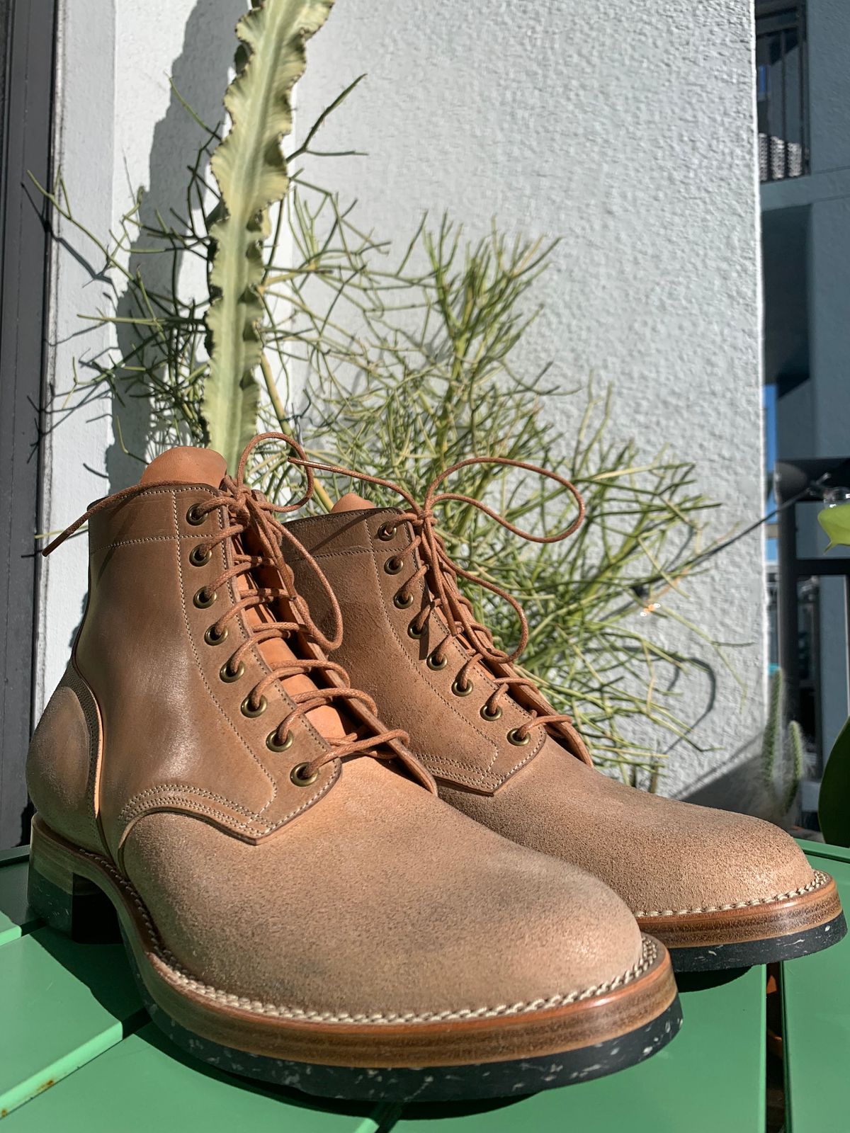 Photo by lonewolfpacman on October 1, 2025 of the Onderhoud SVC01 Boondocker in Maryam Natural Waxed Reverse Horsebutt.