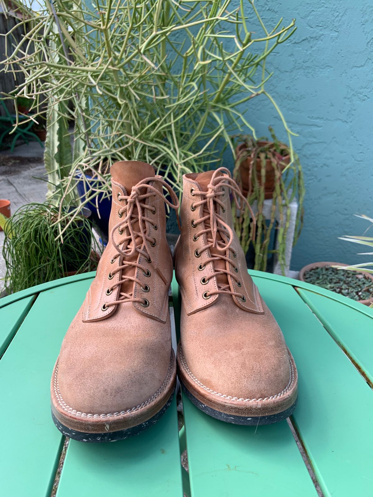 Photo by lonewolfpacman on November 5, 2025 of the Onderhoud SVC01 Boondocker in Maryam Natural Waxed Reverse Horsebutt.