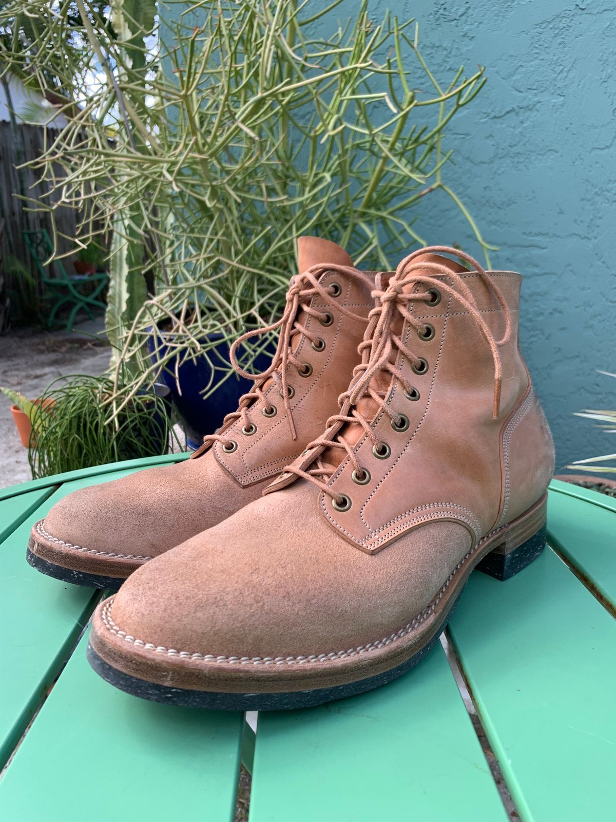 Photo by lonewolfpacman on November 5, 2025 of the Onderhoud SVC01 Boondocker in Maryam Natural Waxed Reverse Horsebutt.