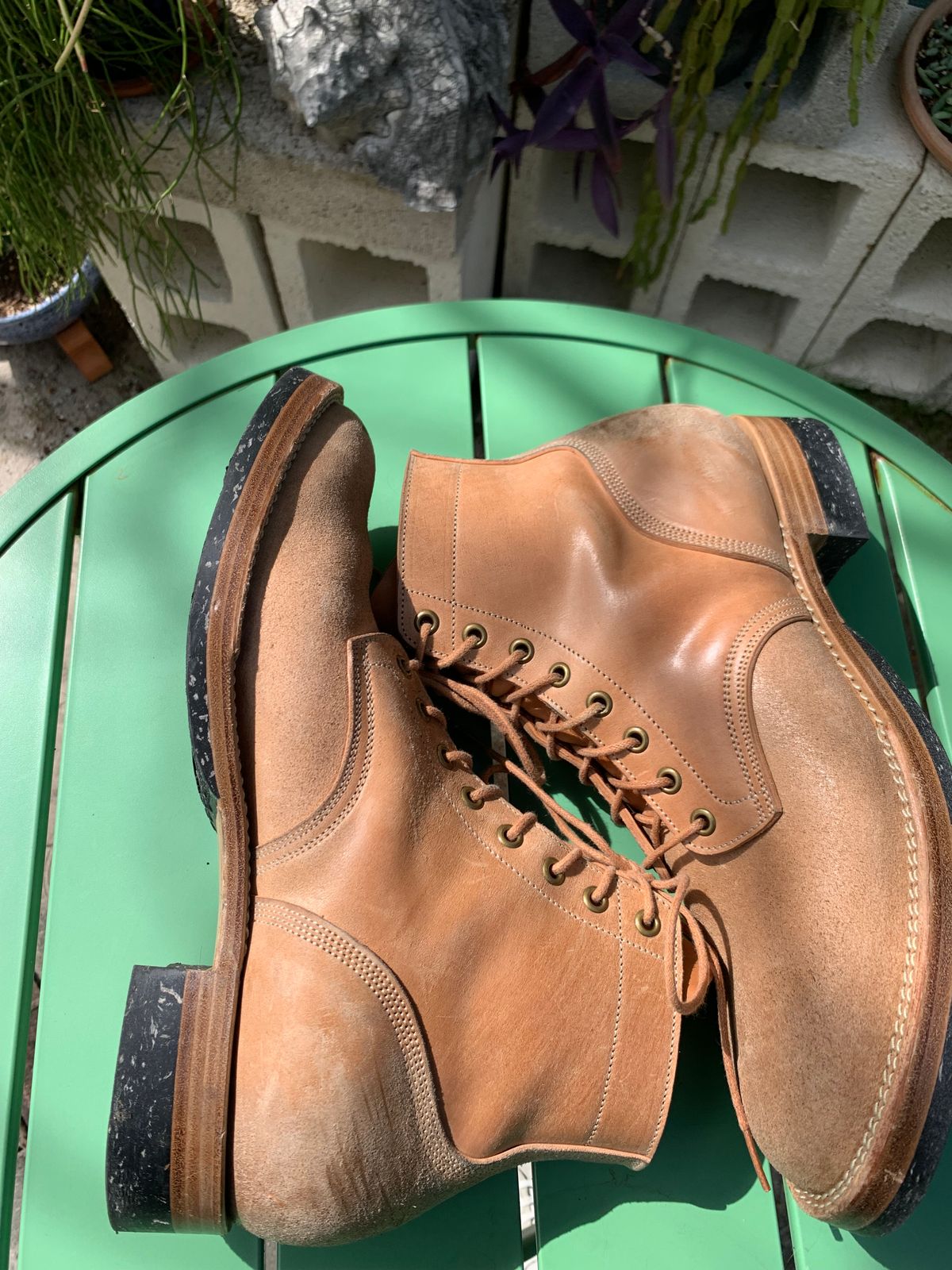 Photo by lonewolfpacman on November 5, 2025 of the Onderhoud SVC01 Boondocker in Maryam Natural Waxed Reverse Horsebutt.