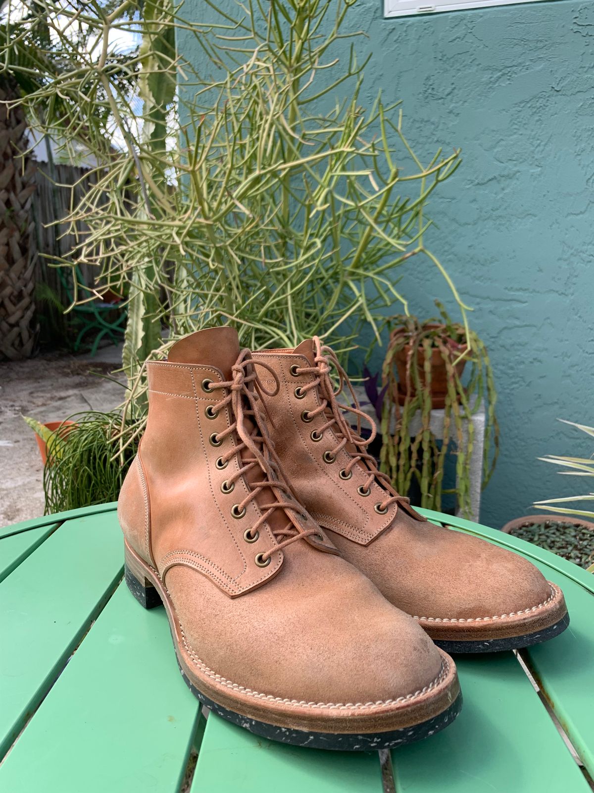 Photo by lonewolfpacman on November 5, 2025 of the Onderhoud SVC01 Boondocker in Maryam Natural Waxed Reverse Horsebutt.