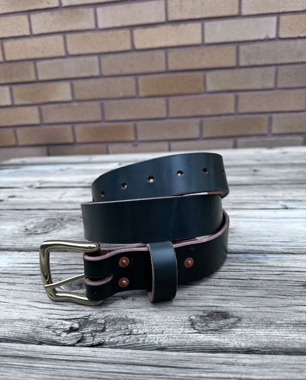 Photo by worldtraveler on October 4, 2025 of the Self-Made Belt in J&FJ Baker Bridle Green.