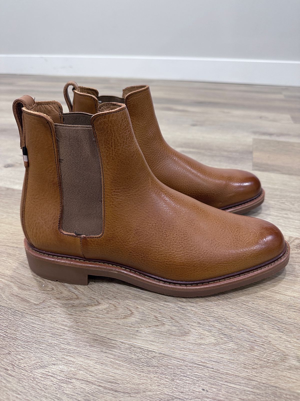 Photo by worldtraveler on November 6, 2023 of the Allen Edmonds Denali Chelsea Boot in Unknown Leather.