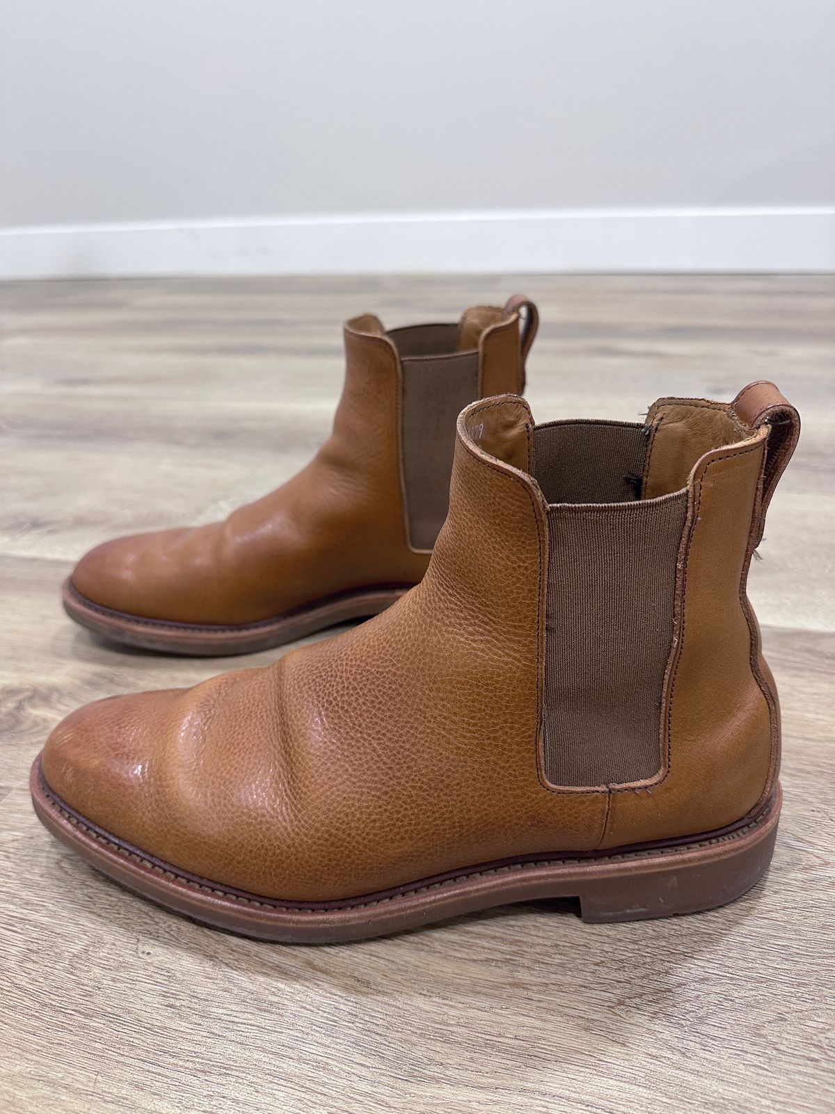 Photo by worldtraveler on December 6, 2023 of the Allen Edmonds Denali Chelsea Boot in Unknown Leather.