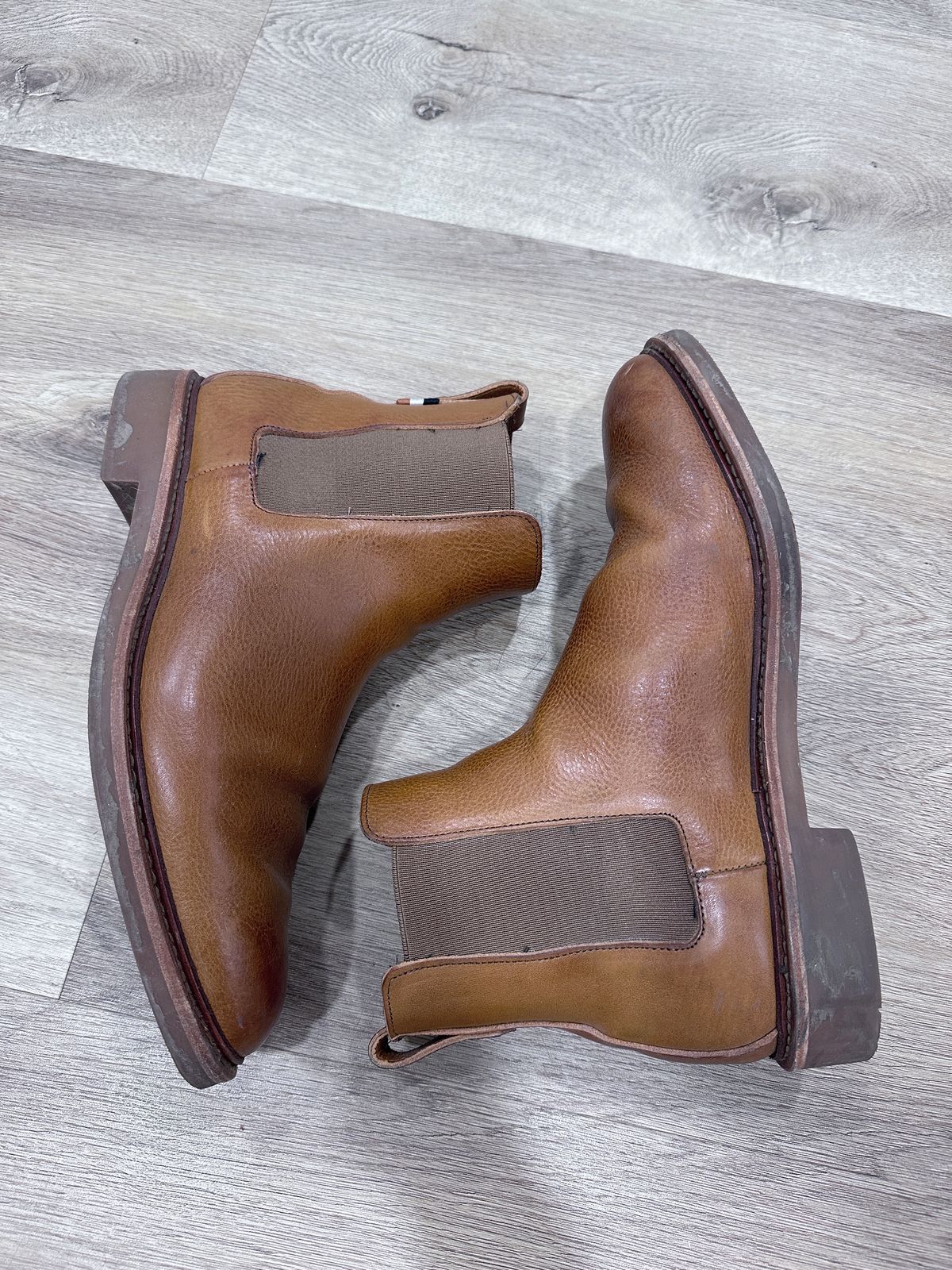 Photo by worldtraveler on December 6, 2023 of the Allen Edmonds Denali Chelsea Boot in Unknown Leather.