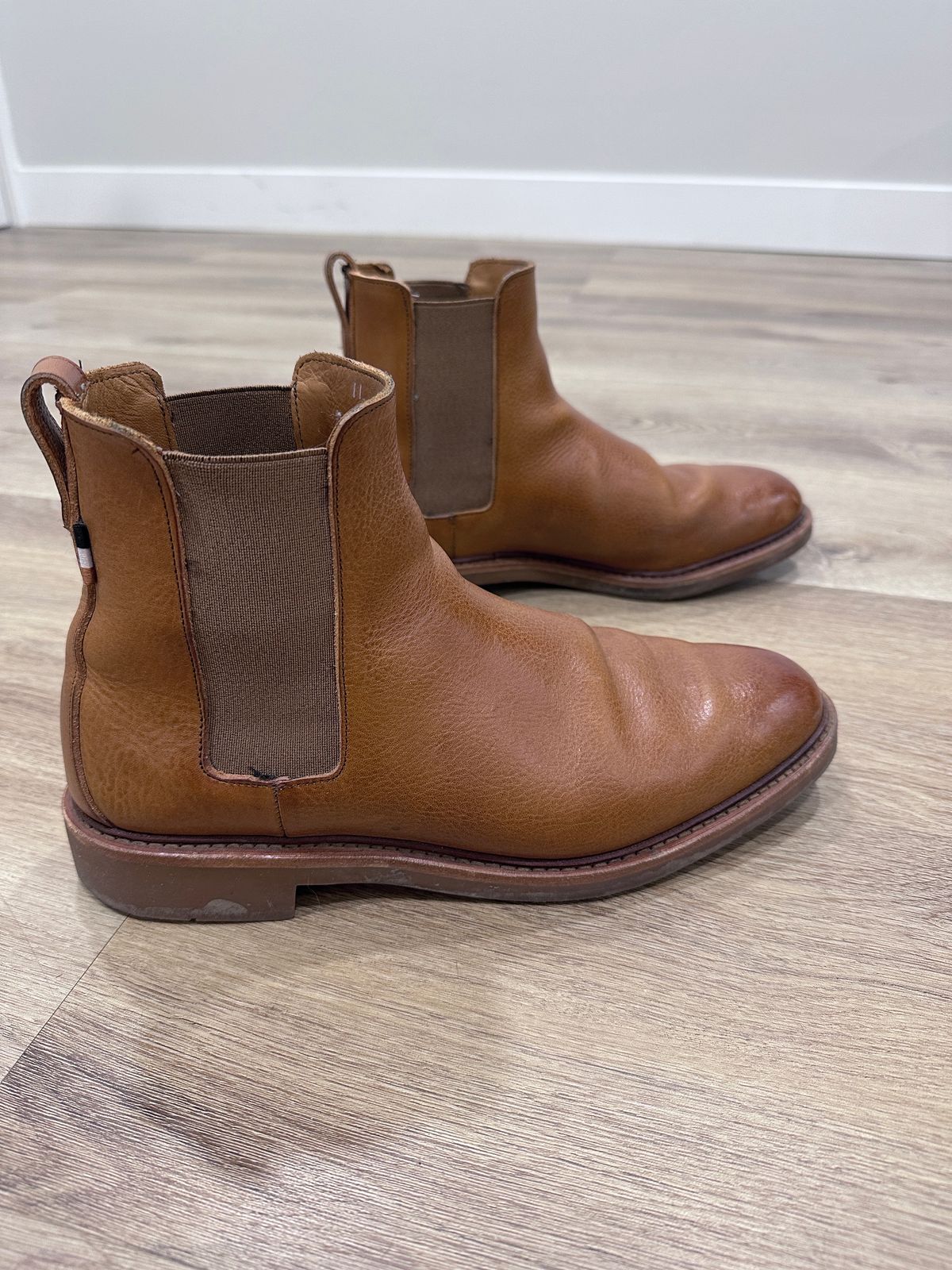 Photo by worldtraveler on December 6, 2023 of the Allen Edmonds Denali Chelsea Boot in Unknown Leather.