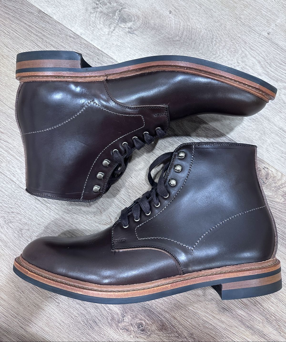 Photo by worldtraveler on October 1, 2024 of the Allen Edmonds Higgins Mill in Coffee Calfskin.