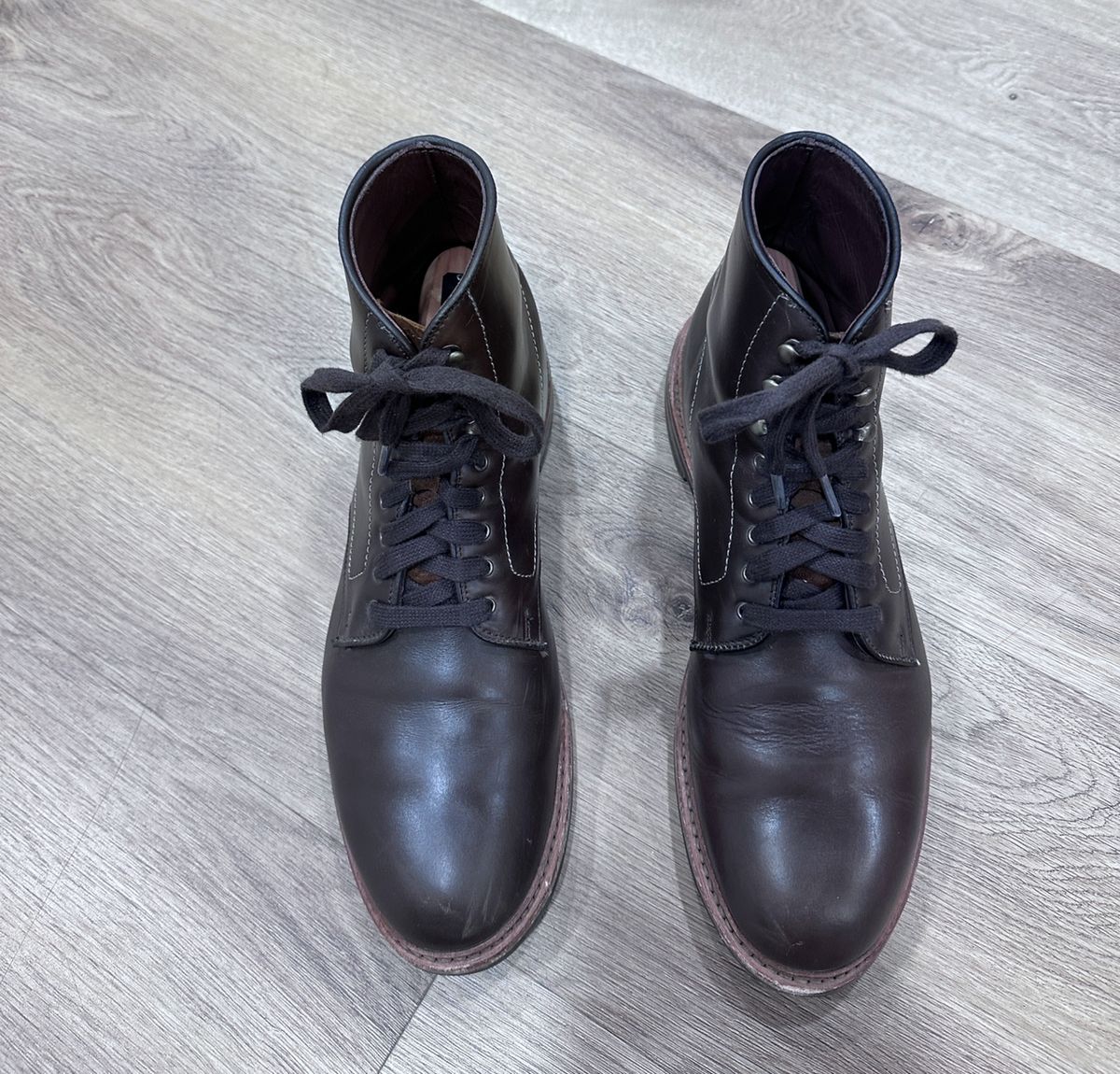 Photo by worldtraveler on November 5, 2024 of the Allen Edmonds Higgins Mill in Coffee Calfskin.