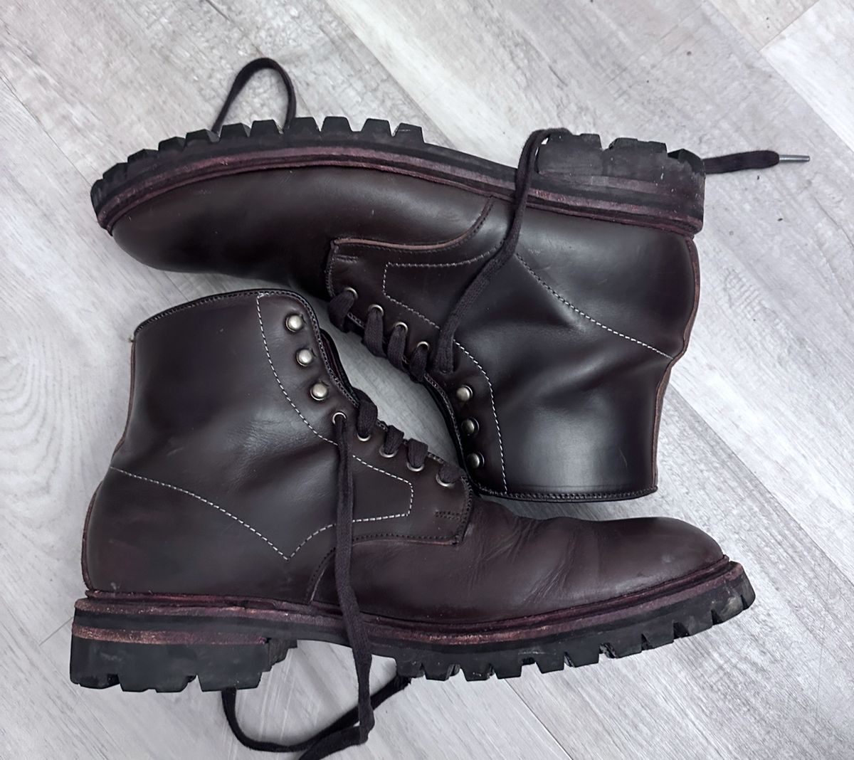 Photo by worldtraveler on January 5, 2025 of the Allen Edmonds Higgins Mill in Coffee Calfskin.