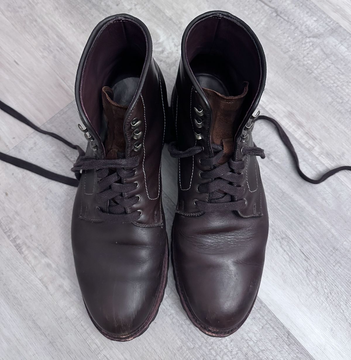 Photo by worldtraveler on January 5, 2025 of the Allen Edmonds Higgins Mill in Coffee Calfskin.