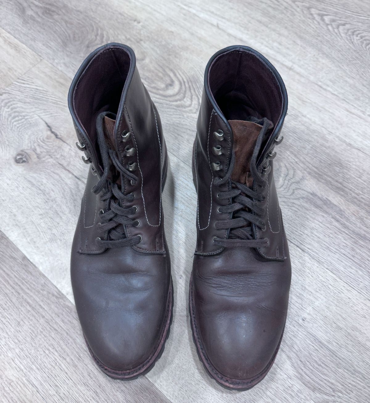 Photo by worldtraveler on February 6, 2025 of the Allen Edmonds Higgins Mill in Coffee Calfskin.