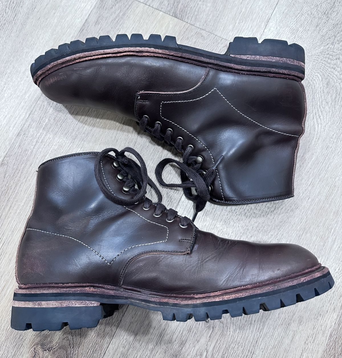 Photo by worldtraveler on April 6, 2025 of the Allen Edmonds Higgins Mill in Coffee Calfskin.