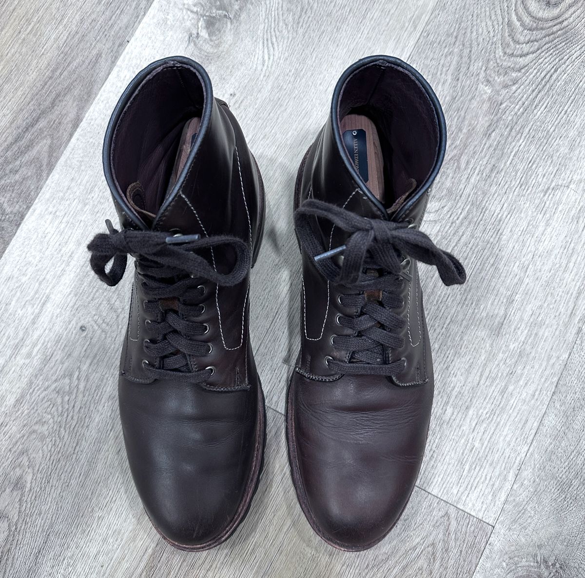 Photo by worldtraveler on April 6, 2025 of the Allen Edmonds Higgins Mill in Coffee Calfskin.