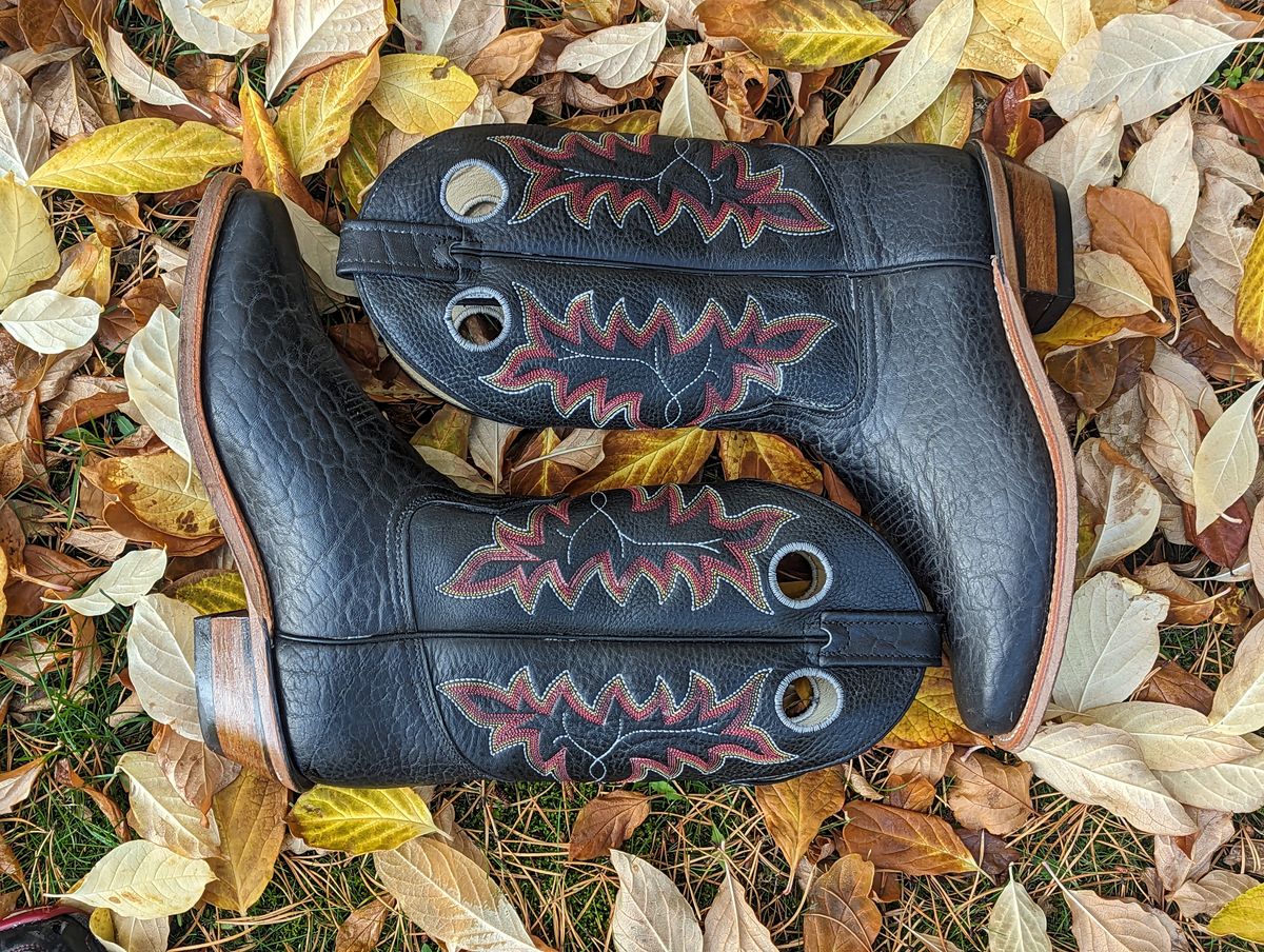 Photo by zangazanga on October 1, 2023 of the Canada West Boots Brahma 6563-6 in Unknown Leather.